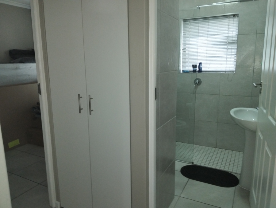 To Let 2 Bedroom Property for Rent in Silver Oaks Western Cape